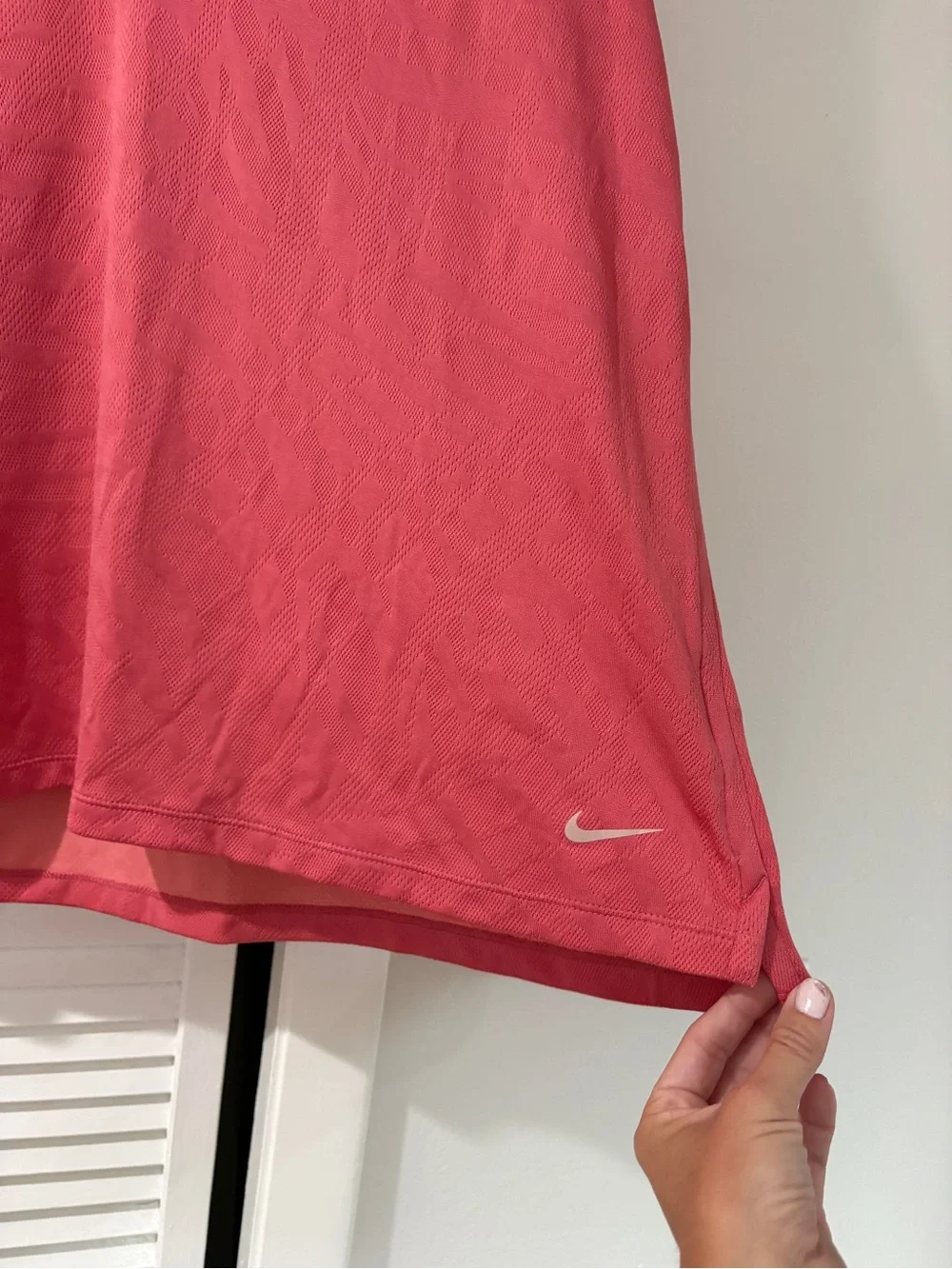 Nike Women’s Coral Pink Sleeveless Athletic Tank Top